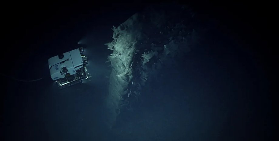 вертикальна стіна в тихому океані