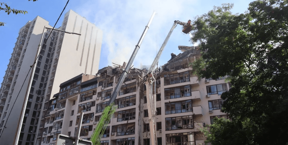 попадание ракеты, ракета попала в дом, прилет киев, ракеты киев