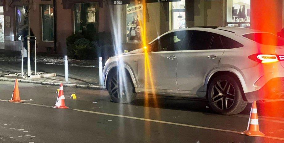 ДТП в Виннице на улице Театральной на улице Театральной ДТП в Виннице, место ДТП, водитель сбил девушек, сбили двух девушек, ДТП на Театральной, сбил на переходе