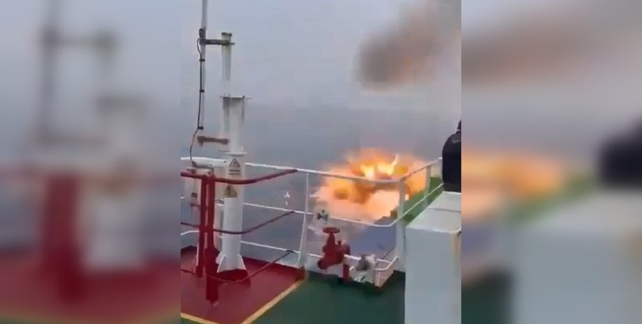 Атака хуситів у Червоному морі, морський дрон хусити, морський дрон Червоне море, атака хуситів, контейнеровоз хусити