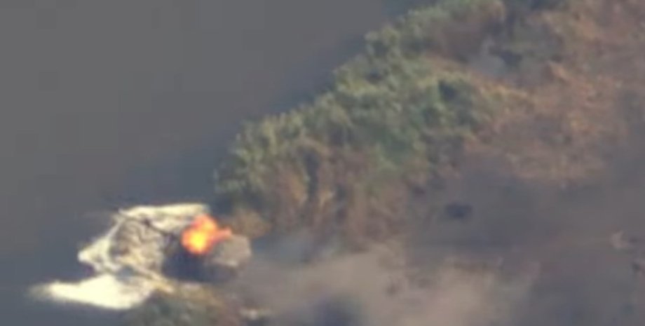 Artillerymen de la 44a Brigada eliminaron un tanque que condujo al embalse. Los ...