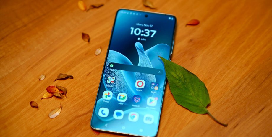 Смартфон Motorola Edge 70 Смартфон Motorola Edge 70 2025