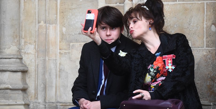 тим бертон дети, тим бертон моника беллуччи, тим бертон хелена бонем картер, дети тима бертона, билли рэй, нелл