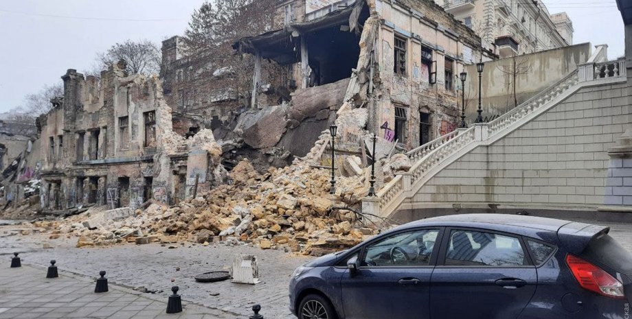 обрушилось здание в одессе, заброшенное здание, аварийное здание в одессе