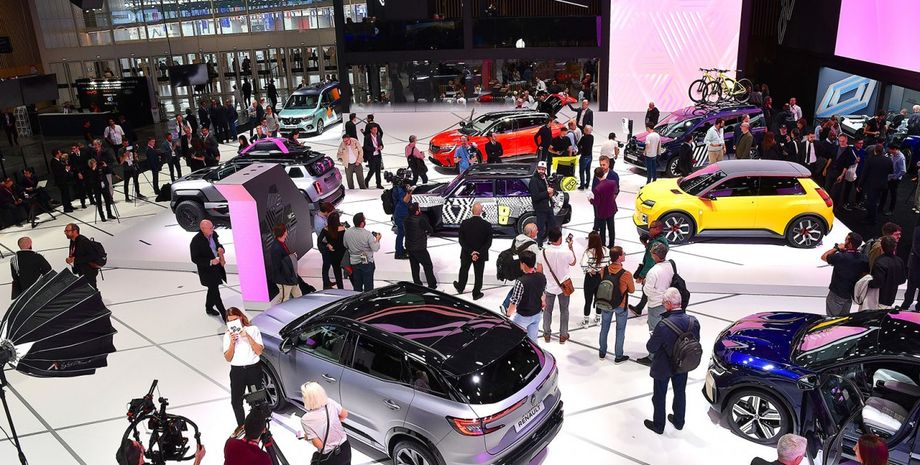 Паризький автосалон 2022, Паризький автосалон, автошоу в Парижі, Peugeot 408, Mercedes EQE, Jeep Avenger, Renault 4,