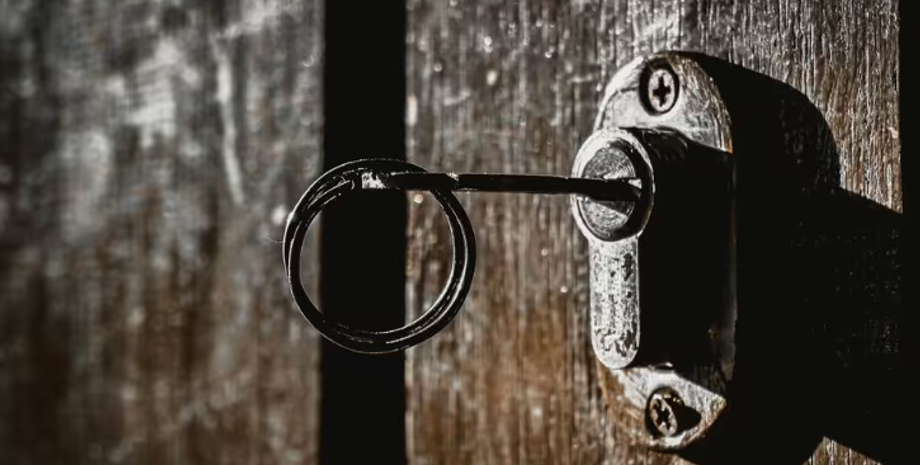 Тайная комната в доме, недвижимость, жилье, находка, сокровища в скрытой комнате, интересные истории