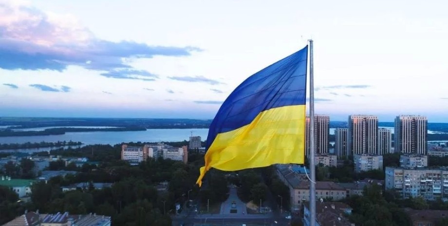 Флаг Украины над Донецкой областью