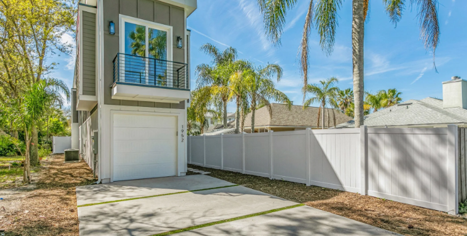 Будинок, купівля нерухомості, дозвіл на будівництво, житло, США, курйози, скандал, фото, сусід, суперечки