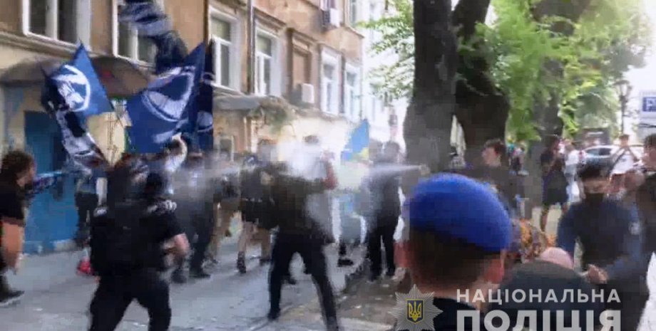 29 силовиков пострадали после стычек в Одессе