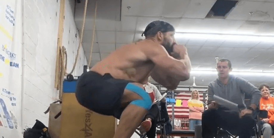 Американец сделал 26100 приседаний, приседания, рекорд, мировой рекорд, благотворительность, книга рекордов Гиннесса,