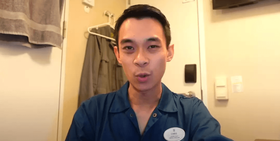 Работник круизного лайнера рассказал о своей зарплате и о схеме выплат со специальной картой