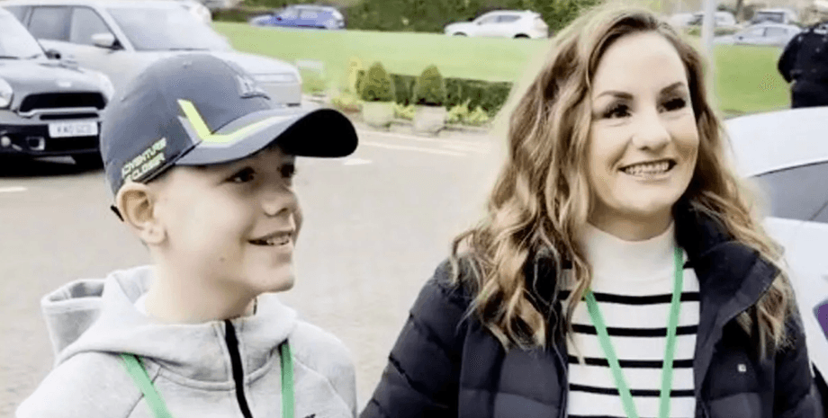 12-летний мальчик с Великобритании спас свою мать, которая потеряла сознание за рулем на высокой скорости