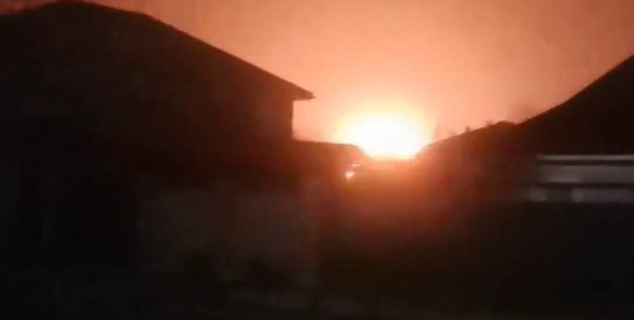 Podle místních obyvatel Dzhankoyho, po několika výbuchu ve městě, světlo částečn...