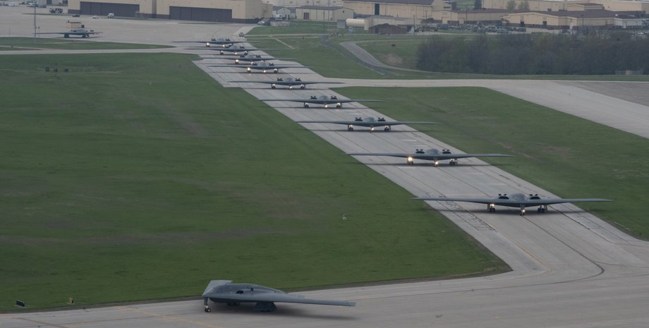 Бомбардировщики ВВС США B-2 Spirit