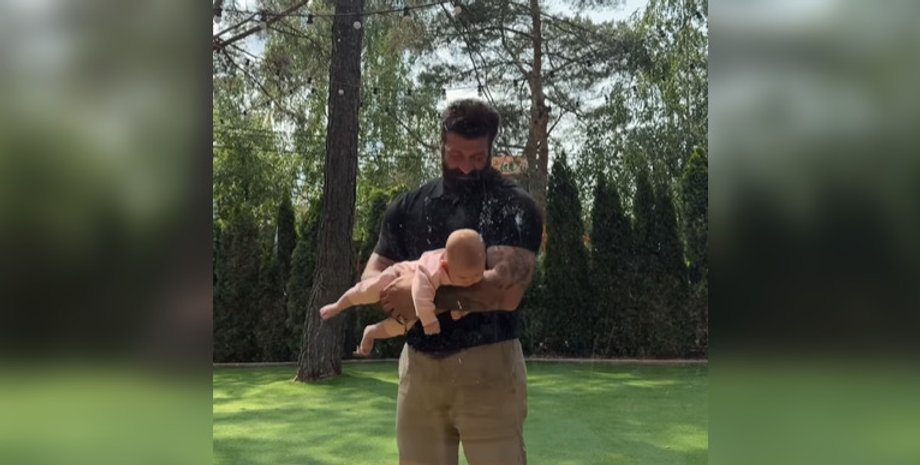 Даниэль Салем с ребенком