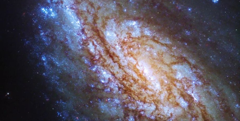галактика NGC 4654