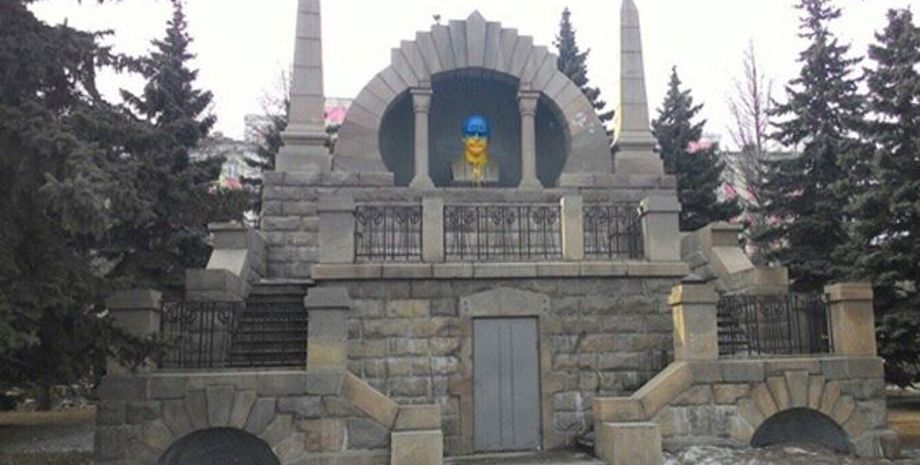 Бюст Ленину в Челябинске