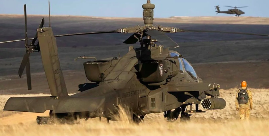 Selon les journalistes, Apache peut avoir 16 missiles Hellfire, qui est deux foi...