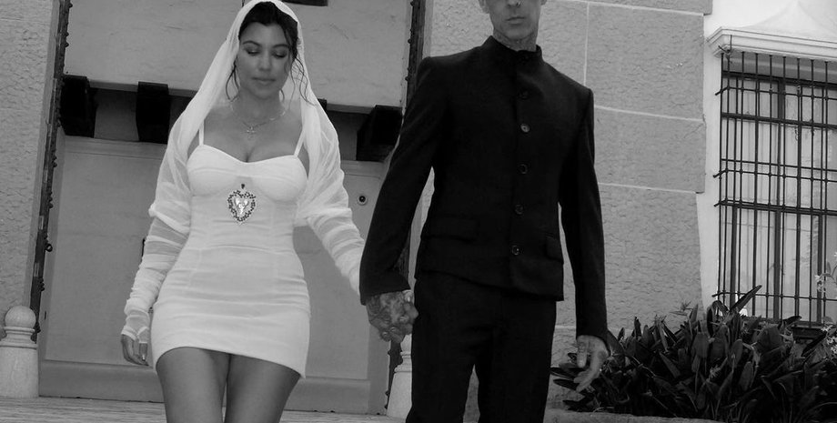 Кортні Кардашьян, Тревіс Баркер