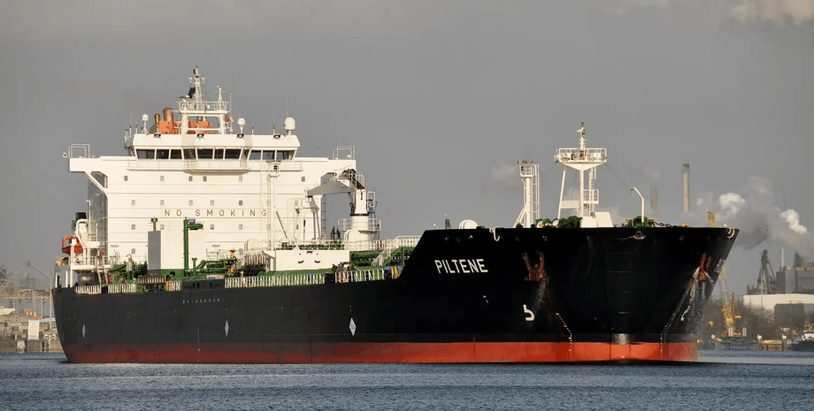 Танкер Chariot Tide на рейде