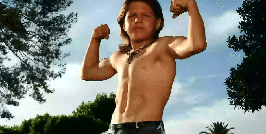 Самый сильный мальчик в мире, маленький Геркулес, ежедневные тренировки, давление отца, Ричард Сандрак, физическая сила, рельефное тело