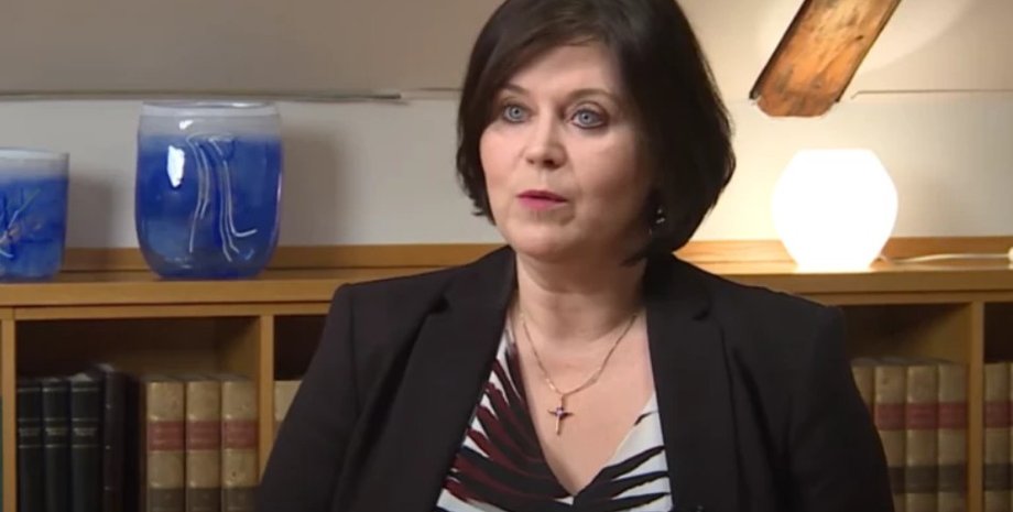 Министр по делам семьи Астильдур Лоа Торсдоттир, Астильдур Лоа Торсдоттир Исландия, Исландия скандал министр, отношения с несовершеннолетним министр, Исландия отношения с несовершеннолетним