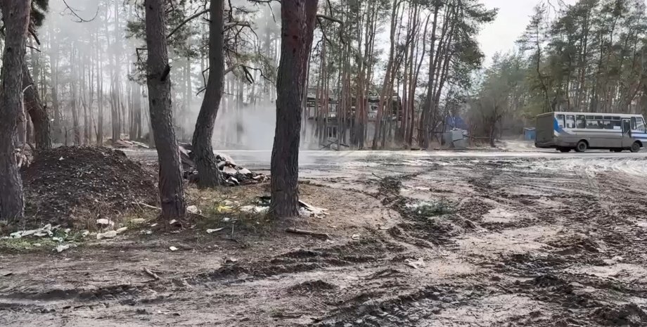 вирва від удару, вирва від влучання, артилерія ЗСУ, ЗС РФ втрати техніки, ЗС РФ удар артилерії, ЗС РФ Луганщина, ЗС РФ Кремінна, ЗСУ Кремінна, ЗСУ Луганська область бої