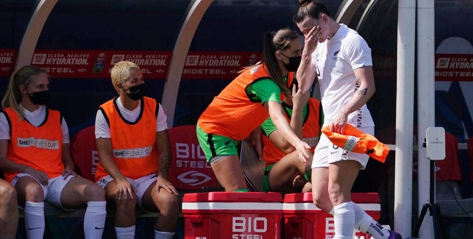 Мекайла Мур, футболистка забила три автогола