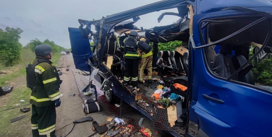 Удар по автобусу вблизи Белополья, удар по автобусу, удар по маршрутке, удар по Белополью, удар Белополье, обстрел Белополье, Сумская область, ВС РФ