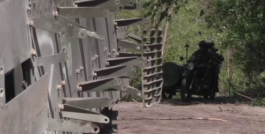 Пересувна АЗС ЗС РФ мотоцикли, війна, ЗС РФ, заправка, багі, уаз