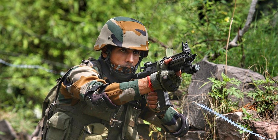 солдат в джунглях, армейский шлем, спецназ, военная экипировка, экипировка