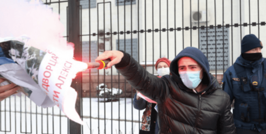 фаер, посольство, киев