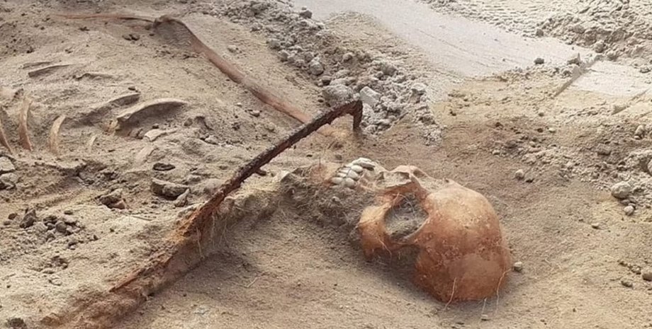 Скелет, останки, раскопки, кладбище, Польша, вампир, вампиры, вампирка, убить вампира, захоронение вампира, могила вампира, польский вампир, женщина вампир, Могила вампира в Польше