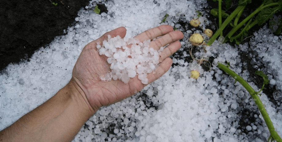 Град, погода, кофе, Париж, выпал град, изменилась погода, непогода, ресторан в Париже