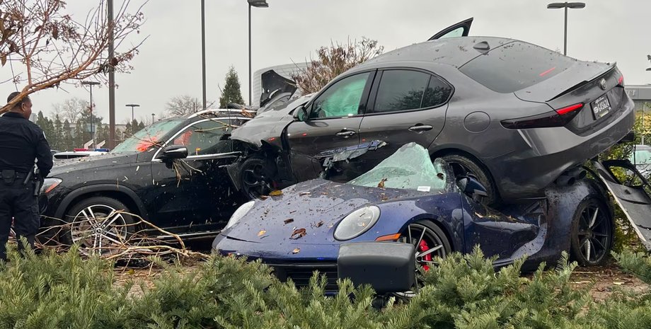 ДТП в США, дорогое дтп, разбитые авто, Porsche 911, Alfa Romeo Giulietta, Mercedes GLE, Dodgde Charger