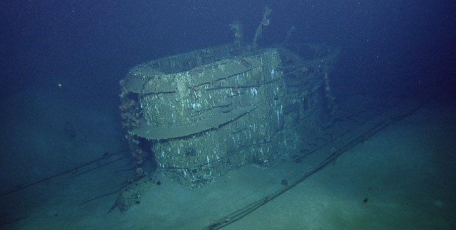 Затонувшая подводная лодка