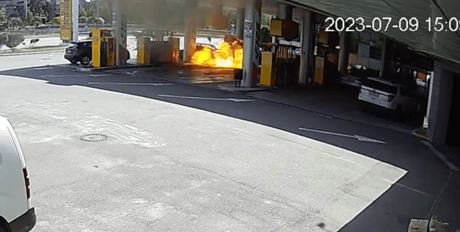 Пожар на АЗС в Киеве, пожар на АЗС, горит АЗС, горит АЗС Киев, пожар на заправке Киев, пожар заправка Киев, пожар заправка Киев