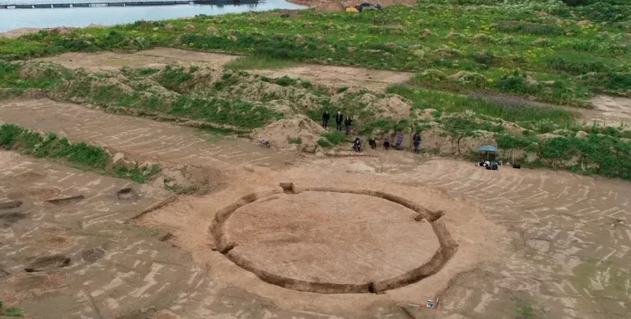 курган, раскопки, захоронение, исследования, железный век, бронзовый век, анализ, ориентир, Германия, кремация, урна, археологи, археология