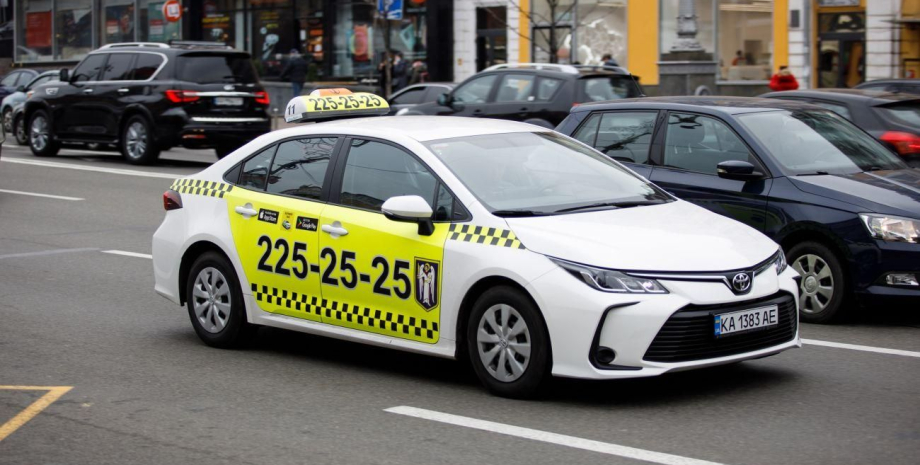 таксі в києві машини Таксі в Києві завищили ціни під час повітряної тривоги