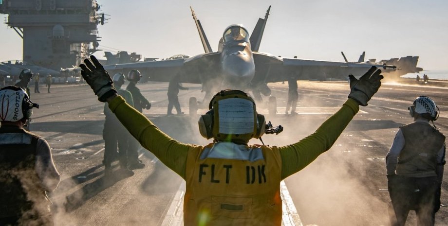 повітряні самураї, F/A-18 Super Hornet, американський авіаносець, авіаносець сша, навчання льотчиків сша, навчання льотчиків, навчально-бойовий літак, як готують льотчиків, льотна підготовка