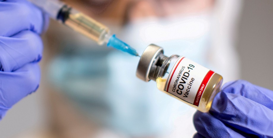 В Германии приостановили незаконную вакцинацию от COVID-19