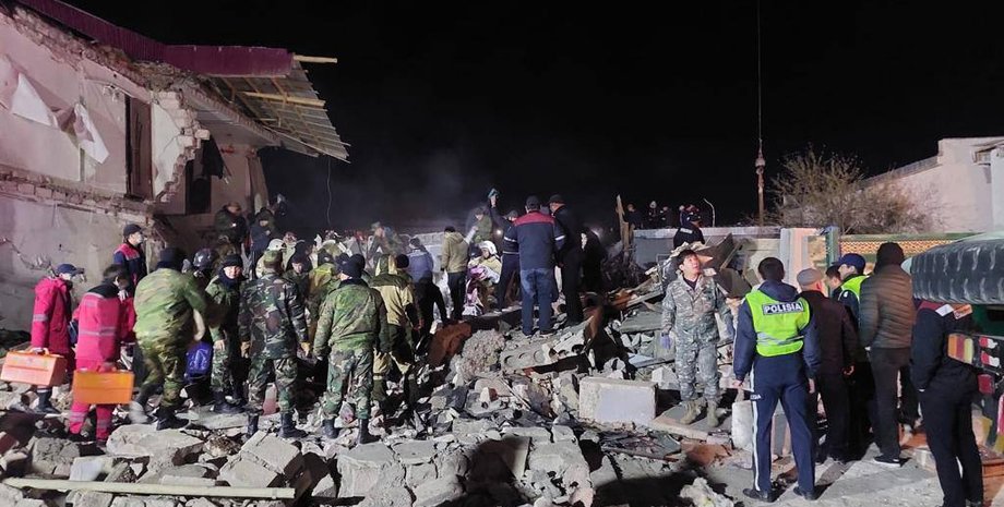 Завалы, взрыв, последствия взрыва, завалы дома, разрушенный дом, поврежденный дом, разрушенный подъезд, последствия обвала