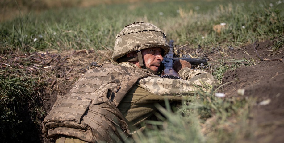 Украинский военный / архивное фото Боец ВСУ