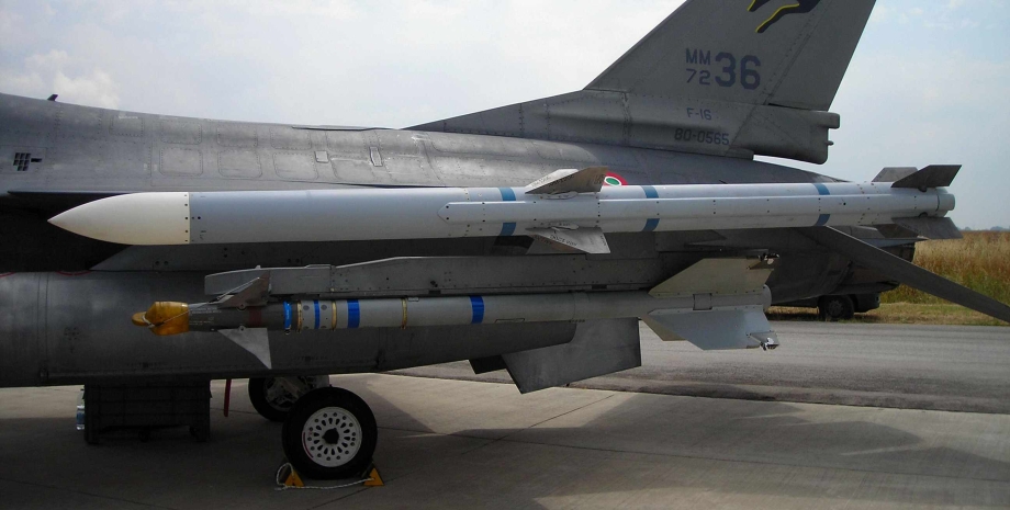 Ракети AMRAAM, винищувач F-16