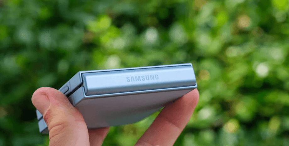 смартфон Samsung Galaxy Z Flip 7