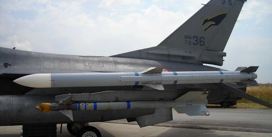 Ракети AMRAAM, винищувач F-16