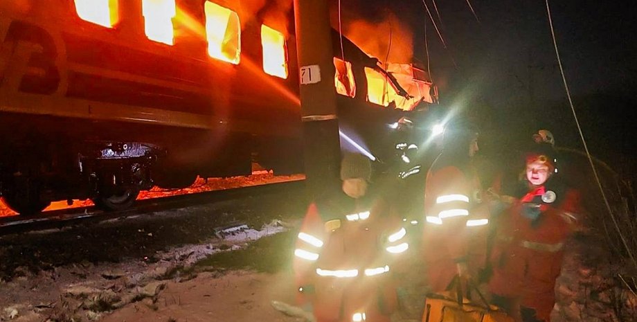 россияне ударили по поезду на харьковщине