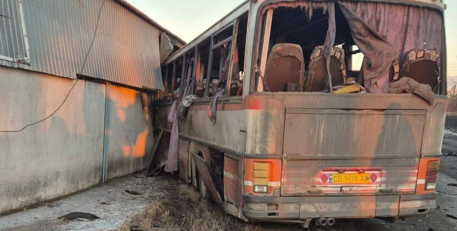 спалений автобус у Тернівці після удару дронів ЗС РФ