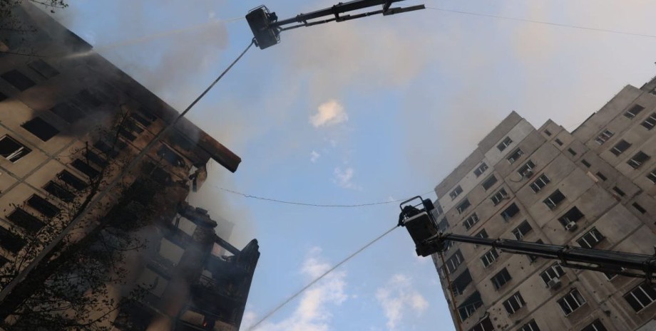 L'incendie dans le bâtiment de la pirage haute a réussi à se localiser. La plus ...