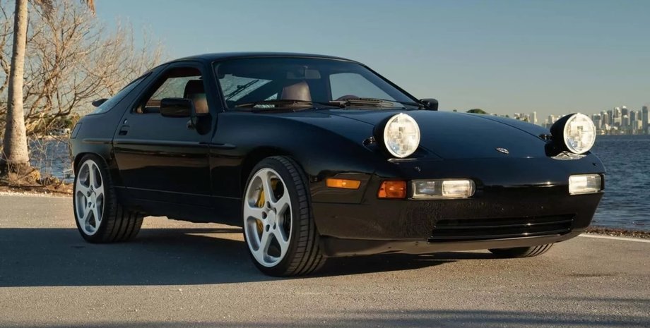 Porsche 928 S4